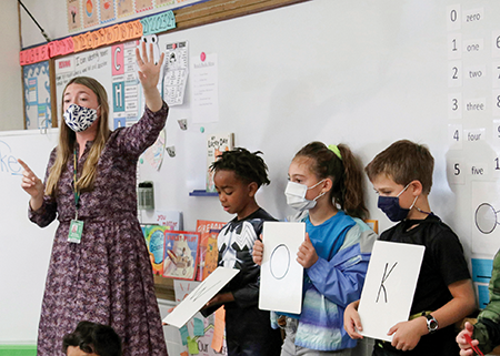 Alexandra Ronnenberg with students