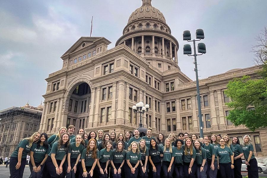 SOE students in front of Texas state capitol