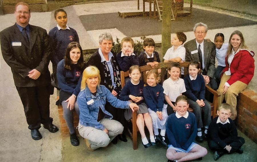 2004 photo of England group with Dr. Tony Talbert and Kelly Johnston as a student
